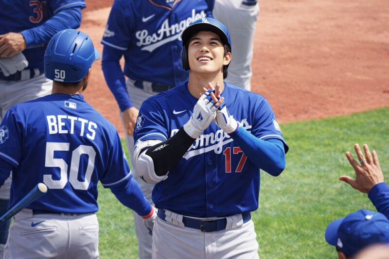 大谷翔平が天を仰ぐポーズをした理由はなぜ？今季1号ホームランに込められた意味を考察